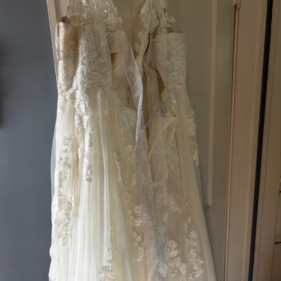 Wedding Dress - Picture 3 of 11